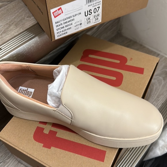 Brandnew Fitflop Rally Leather Slip On Skate Sneakers - Picture 3 of 4